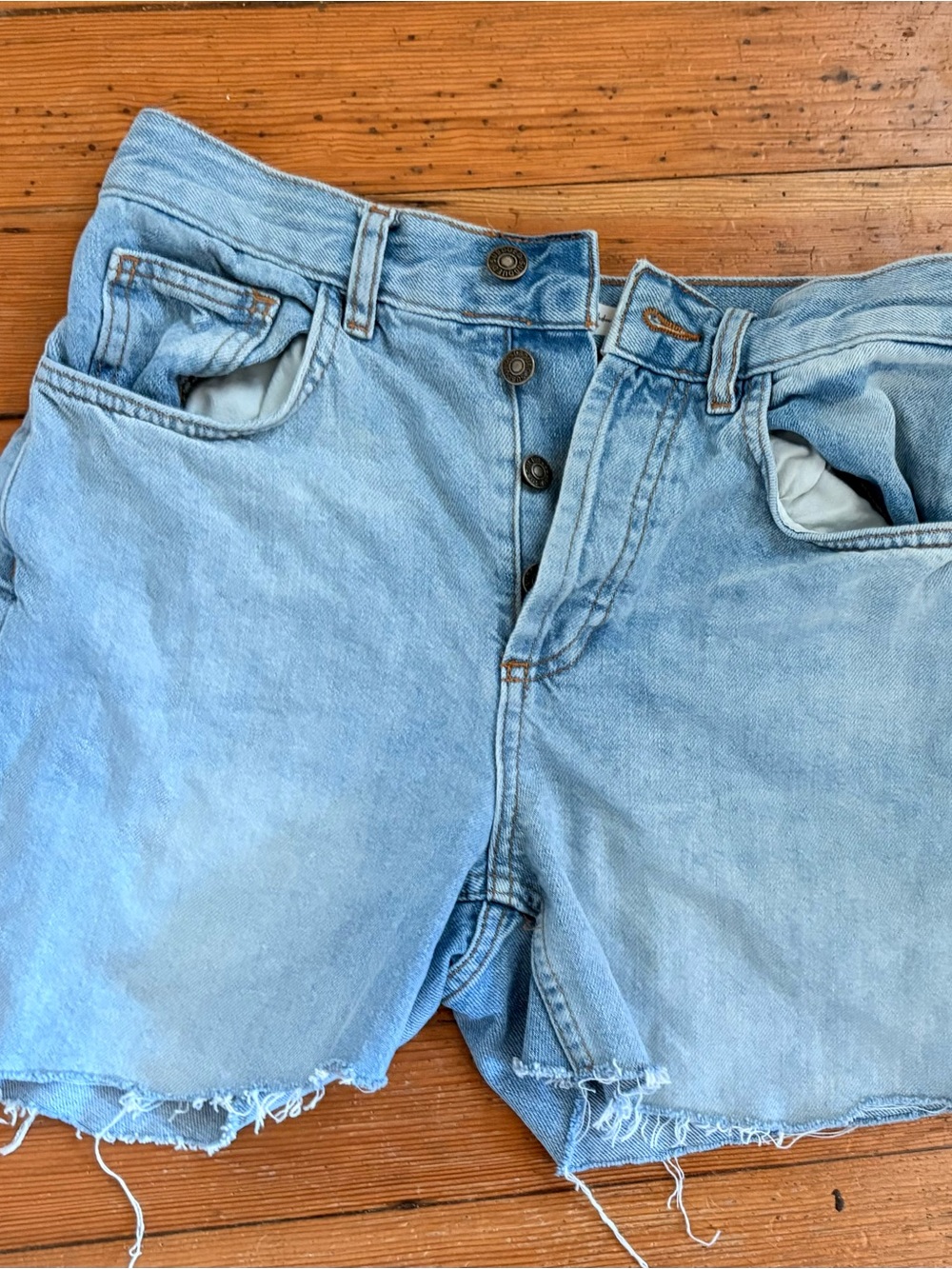 Subdued high rise long jorts
